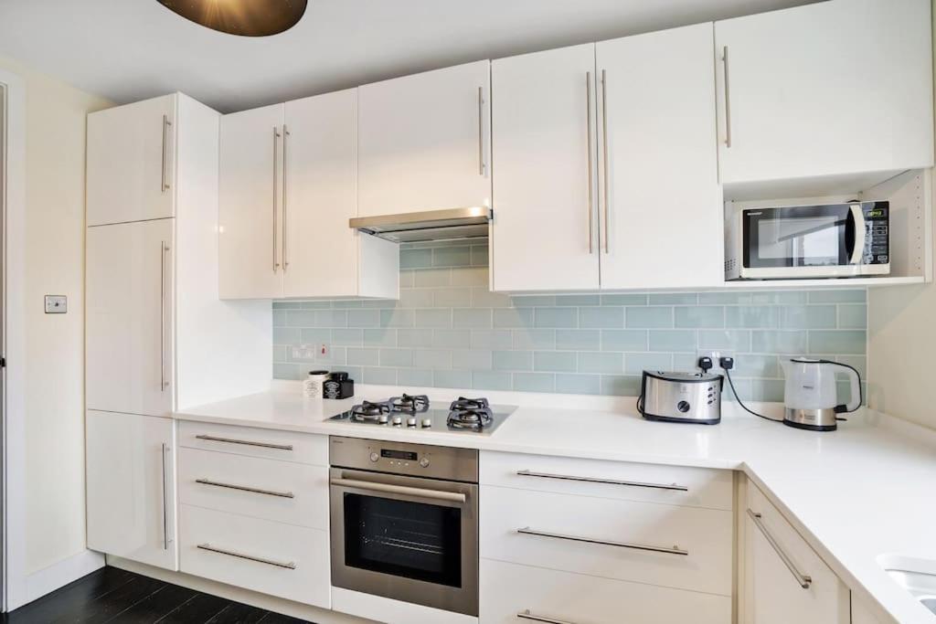 The Camden Suite Bright & Beautiful 2-Bed City Retreat لندن المظهر الخارجي الصورة
