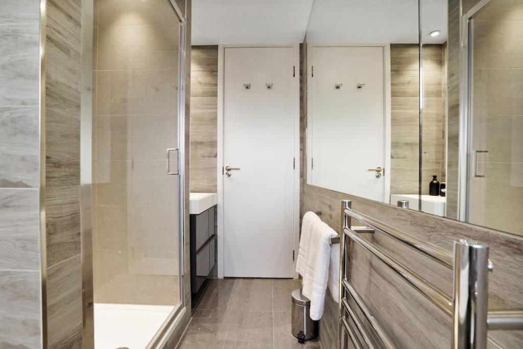 The Camden Suite Bright & Beautiful 2-Bed City Retreat لندن المظهر الخارجي الصورة