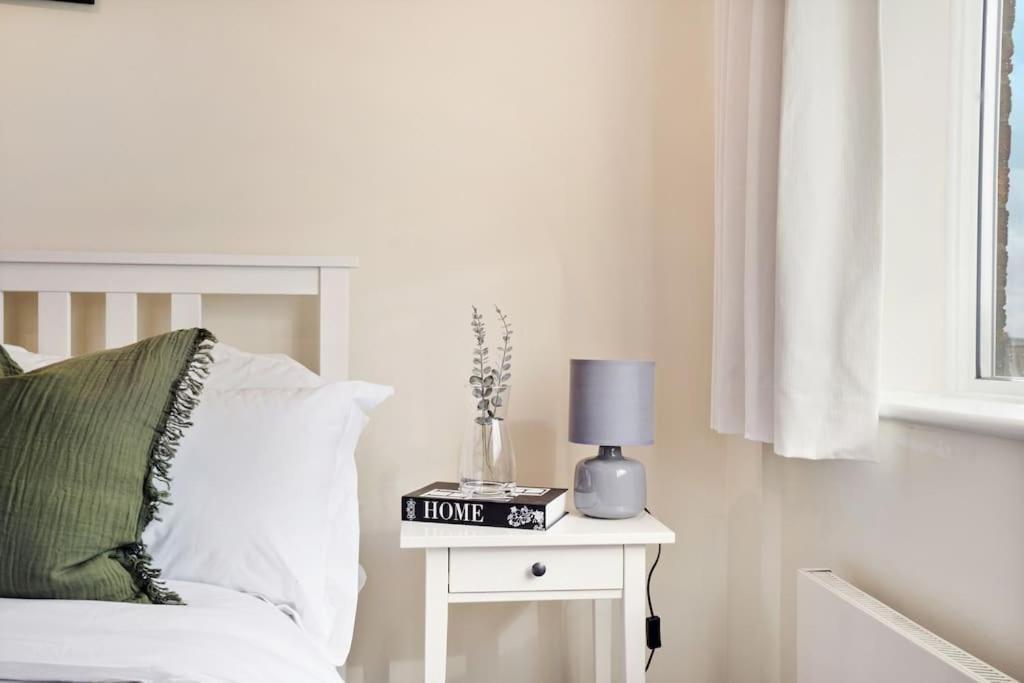 The Camden Suite Bright & Beautiful 2-Bed City Retreat لندن المظهر الخارجي الصورة