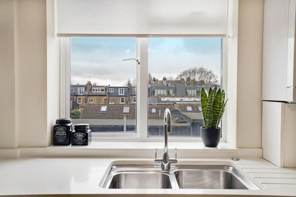 The Camden Suite Bright & Beautiful 2-Bed City Retreat لندن المظهر الخارجي الصورة