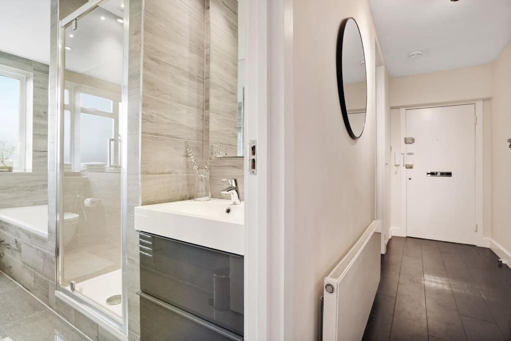 The Camden Suite Bright & Beautiful 2-Bed City Retreat لندن المظهر الخارجي الصورة