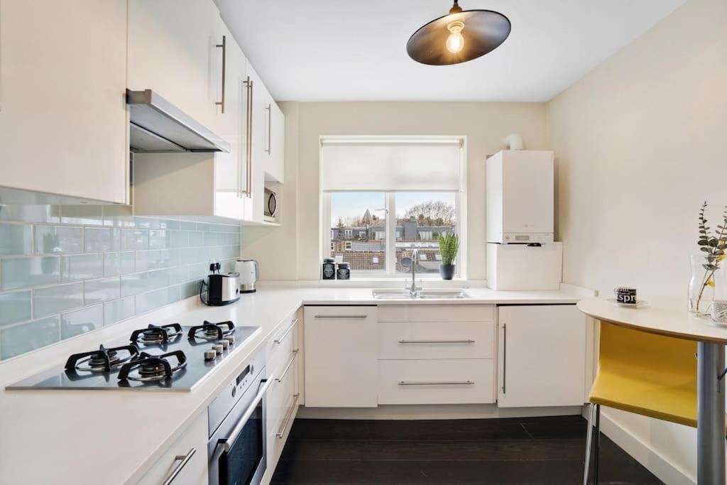 The Camden Suite Bright & Beautiful 2-Bed City Retreat لندن المظهر الخارجي الصورة