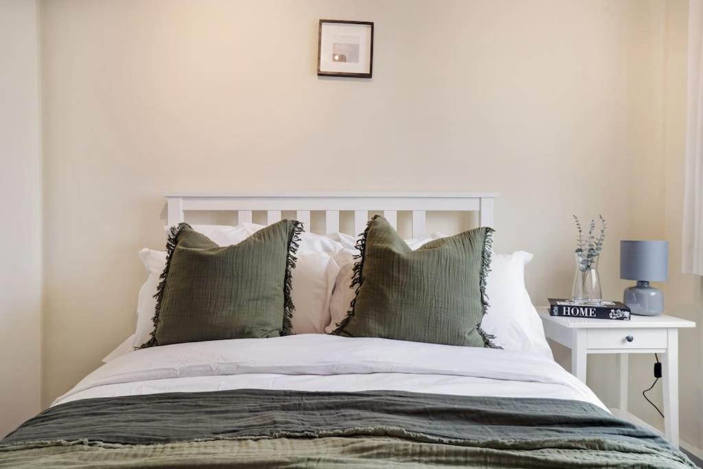 The Camden Suite Bright & Beautiful 2-Bed City Retreat لندن المظهر الخارجي الصورة